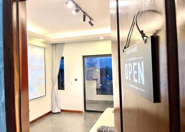 Sky Hotel - Cinema Rooms & Apartments - Free Laundry