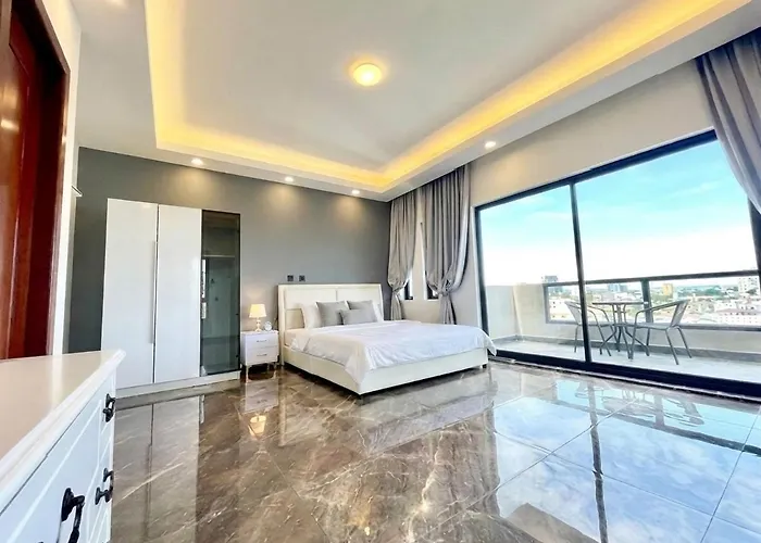 Sky Hotel - Cinema Rooms & Apartments - Free Laundry